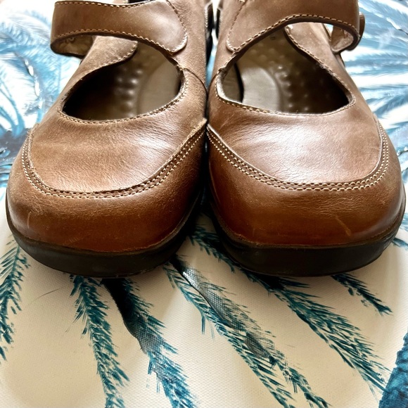 L.L. Bean Mary Janes - Picture 3 of 12